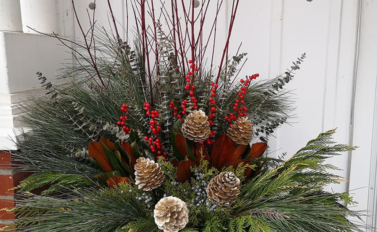 adding-seasonal-decor-to-your-landscape-2