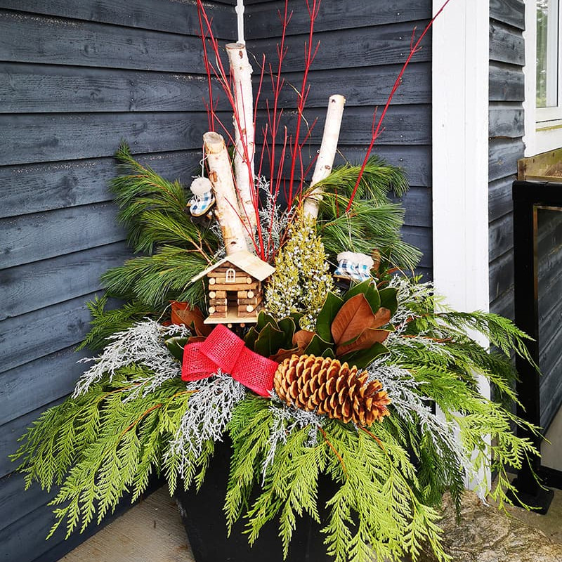 adding-seasonal-decor-to-your-landscape-3