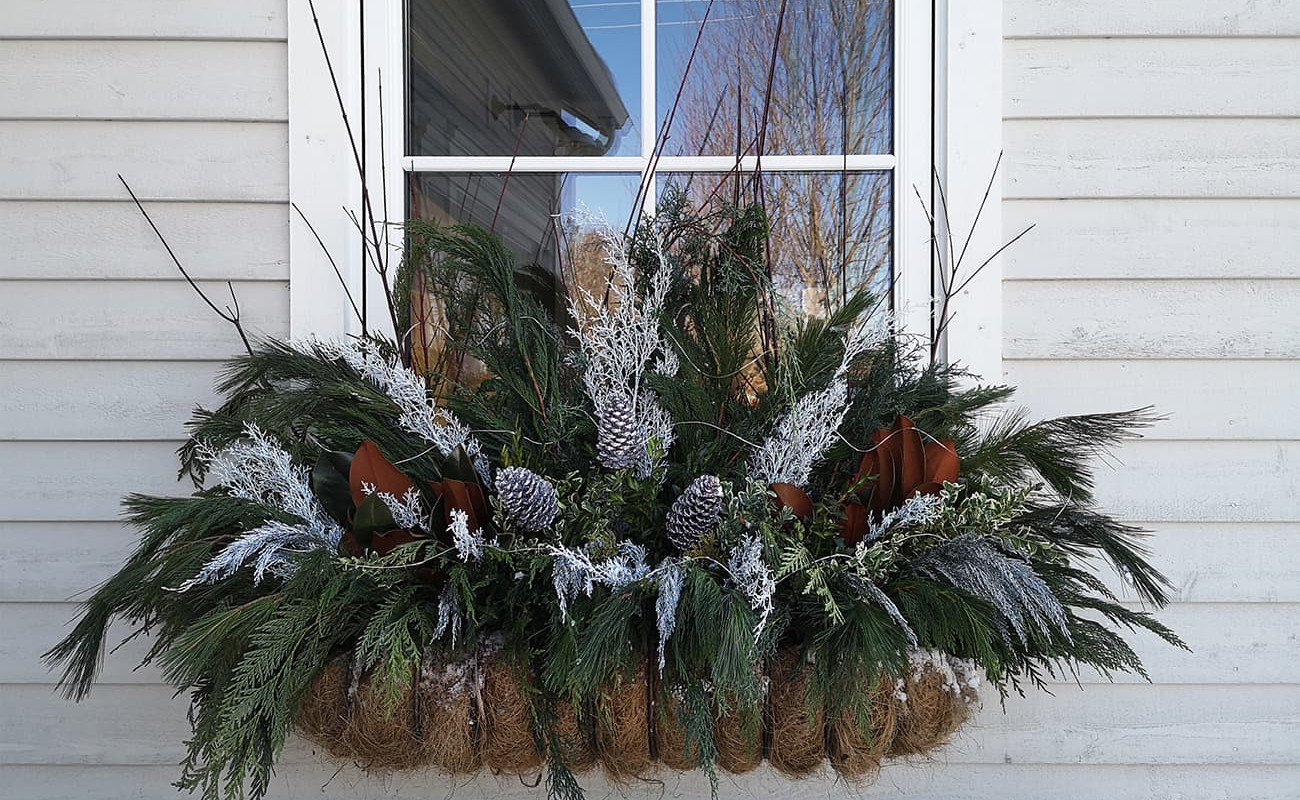 adding-seasonal-decor-to-your-landscape-5